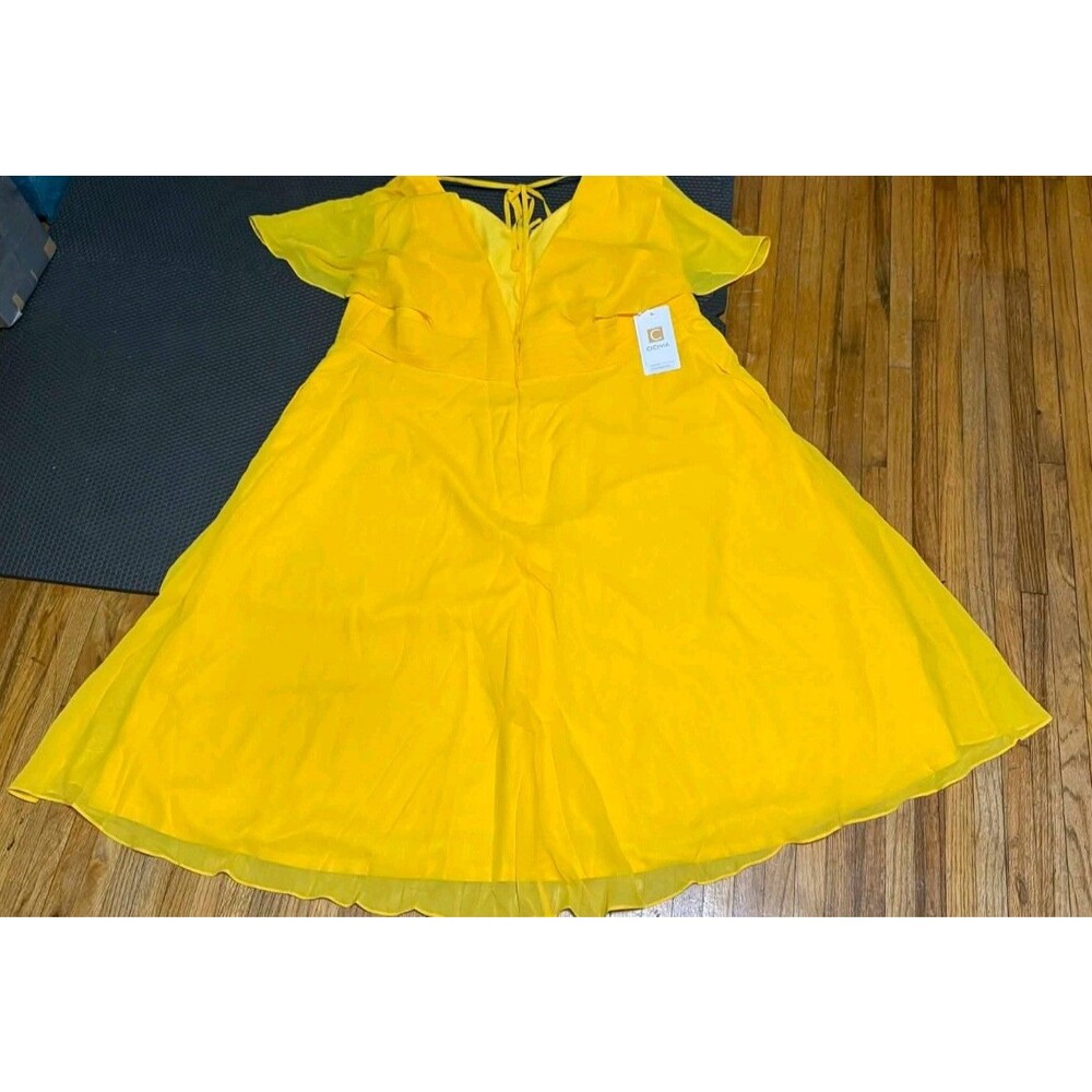 Cicinia Women's Size 26 Yellow Gown 48-inch Length, 24-inch Waist - Picture 2 of 12